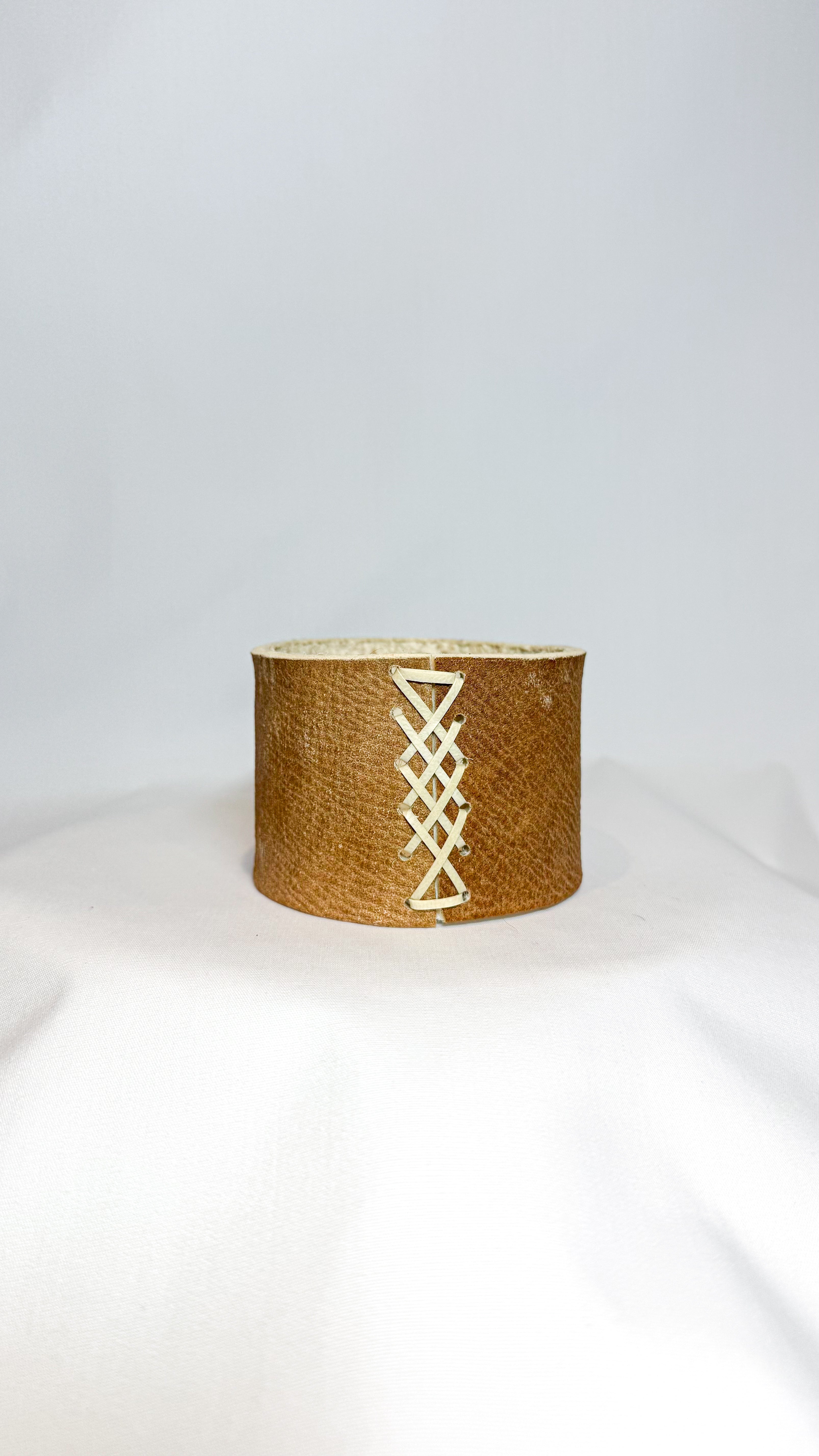 Posamate de cuero crudo